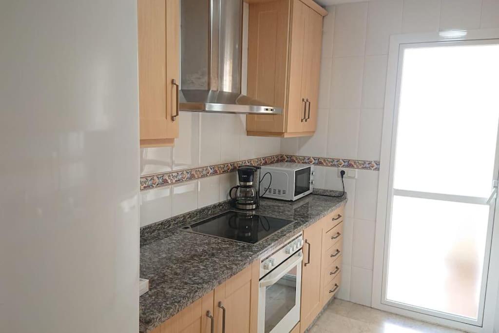 1st Line Of The Beach, La Rada Beach! Ac,wifi,terrace, Private Parking Appartement Estepona