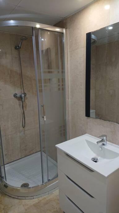 1st Line Of The Beach, La Rada Beach! Ac,wifi,terrace, Private Parking Appartement Estepona